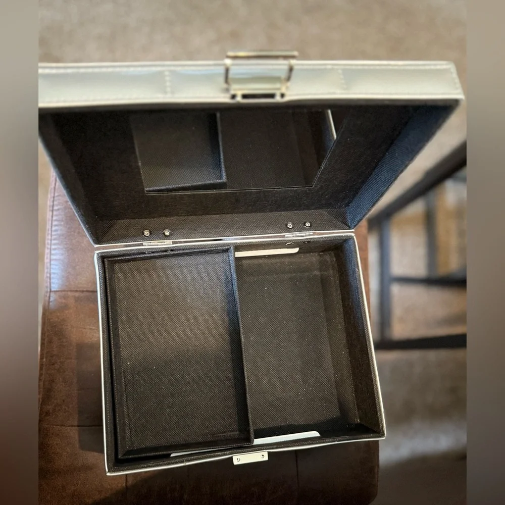 Silver Quilted Beauty Organizer